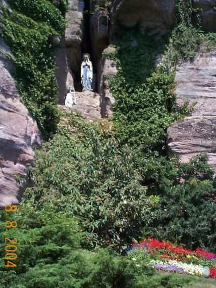 Mont Saint Odile: Hellig figur i klippen under klosteret